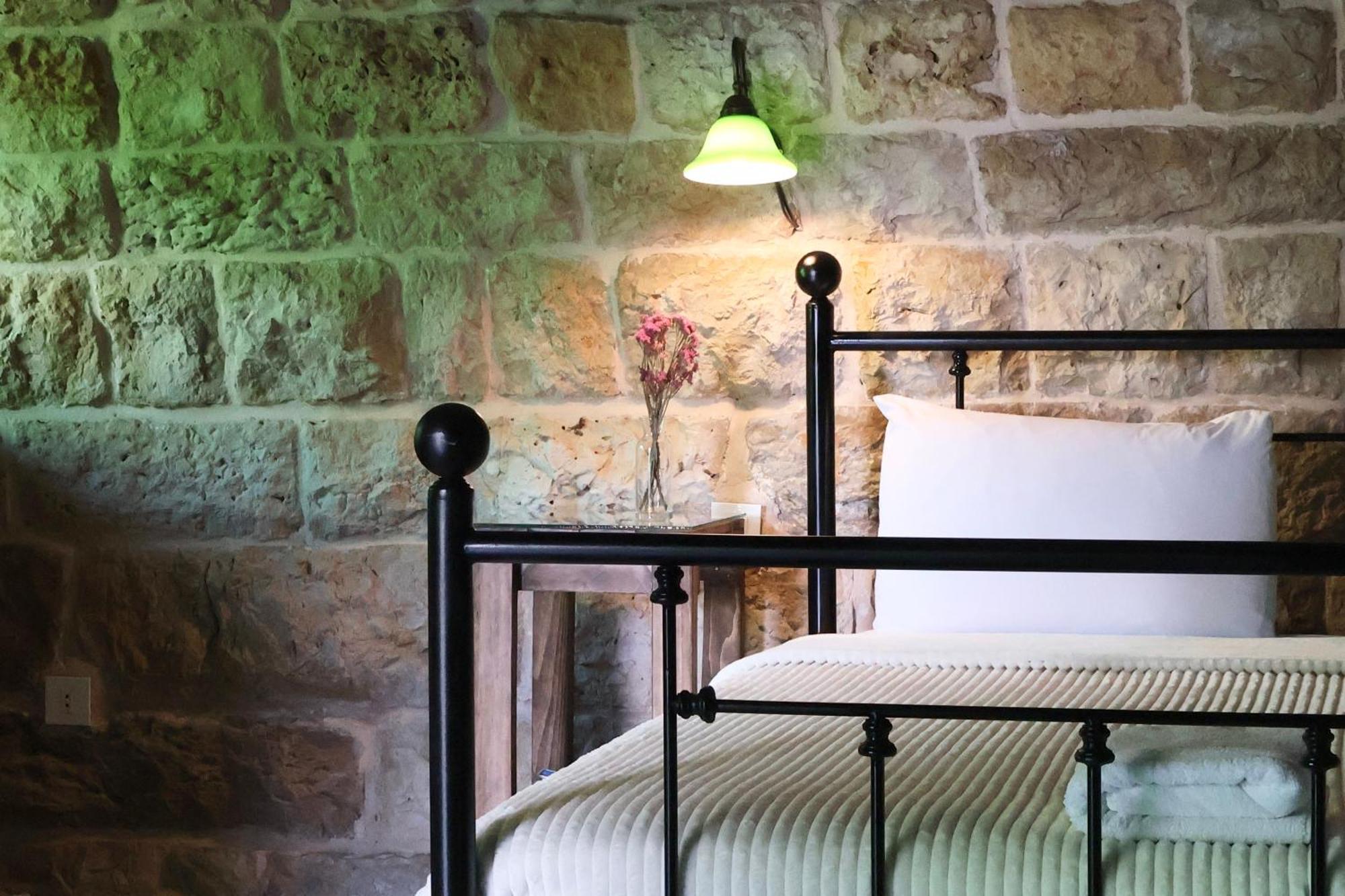 Stone Cellars Hotel Douma ภายนอก รูปภาพ