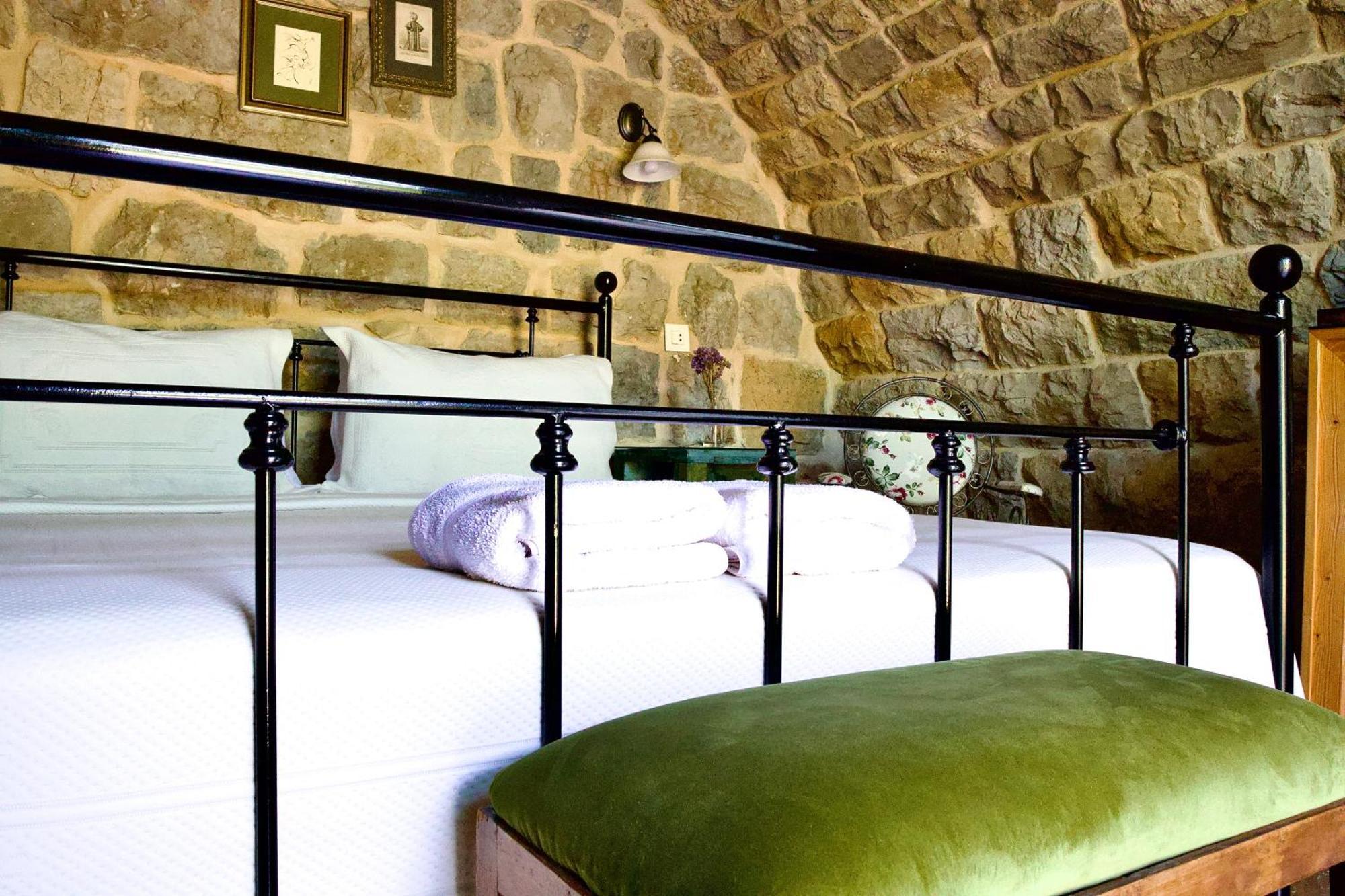 Stone Cellars Hotel Douma ภายนอก รูปภาพ
