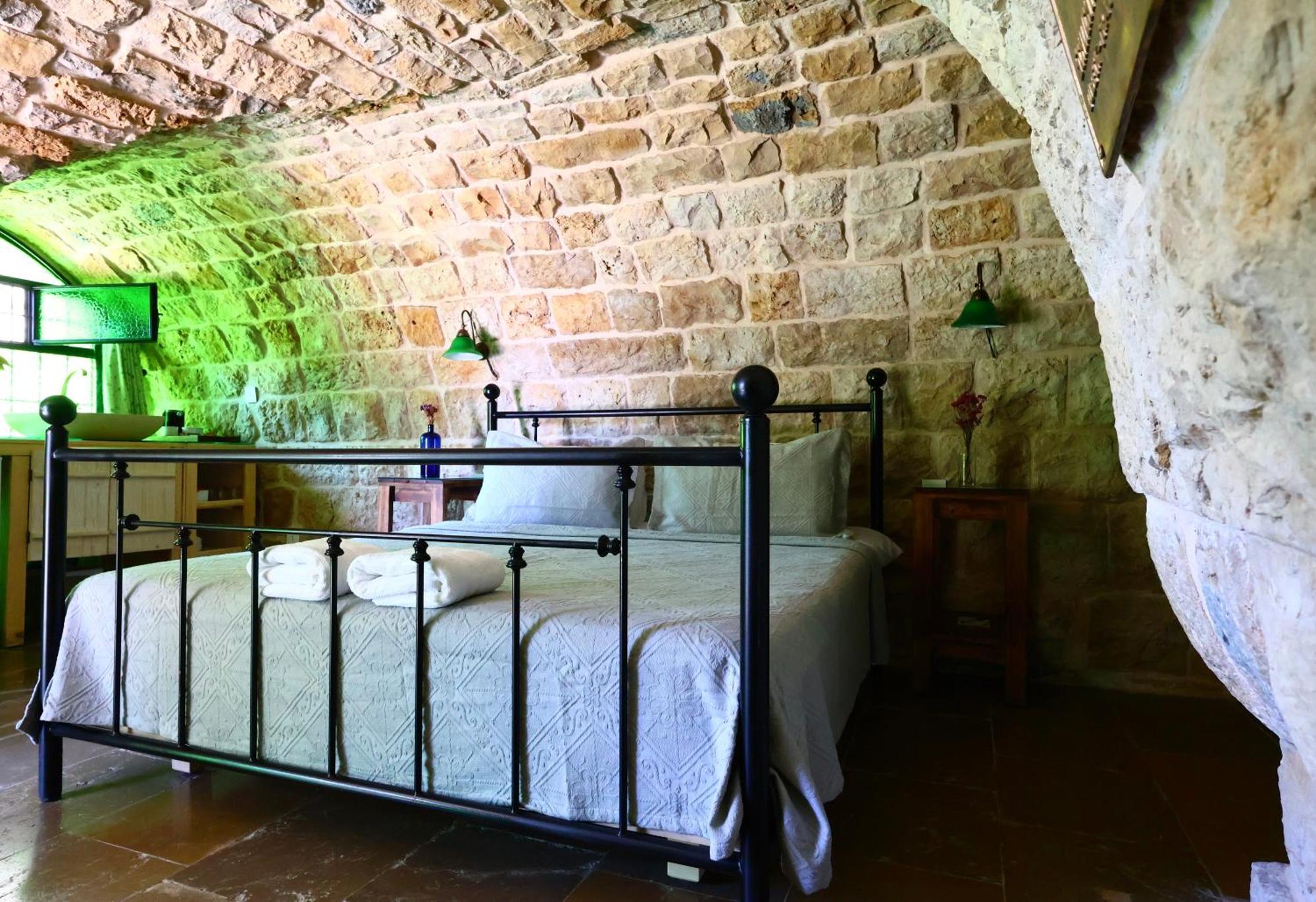 Stone Cellars Hotel Douma ภายนอก รูปภาพ