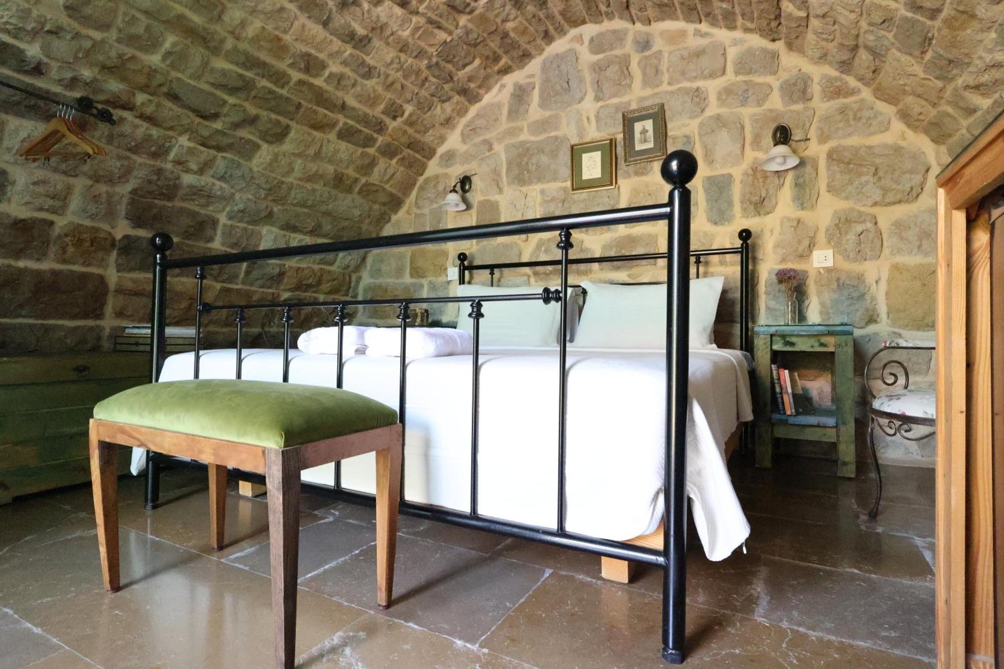 Stone Cellars Hotel Douma ภายนอก รูปภาพ
